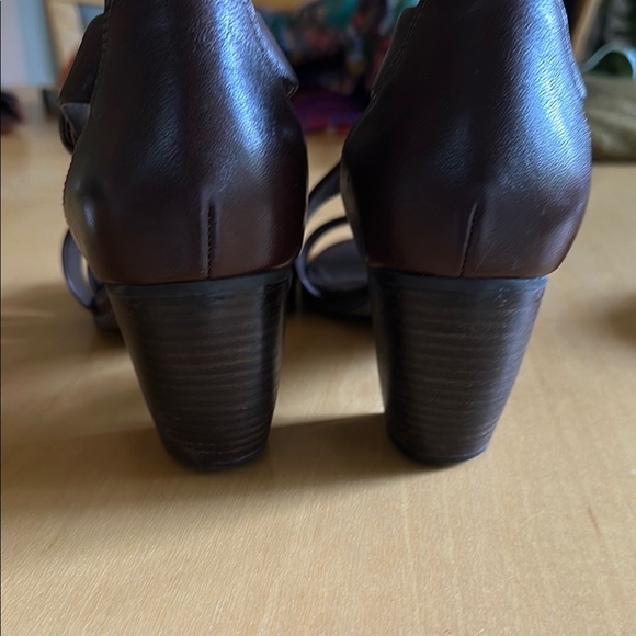 Ecco Brown Leather Heels - Picture 3 of 3